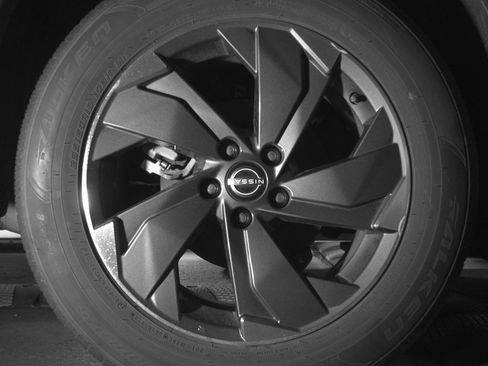 Used 2025 Nissan Rogue SV image 15