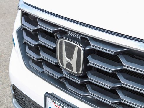 Used 2025 Honda Pilot EX-L image 6