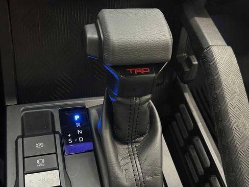 Certified 2025 Toyota Tacoma TRD Off-Road AWD/4WD image 17