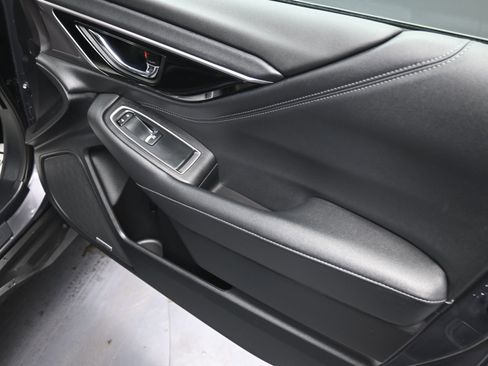 Used 2025 Subaru Outback Limited image 28