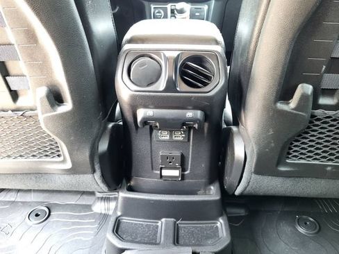 Used 2019 Jeep Wrangler Unlimited Rubicon w/ Dual Top Group AWD/4WD image 25