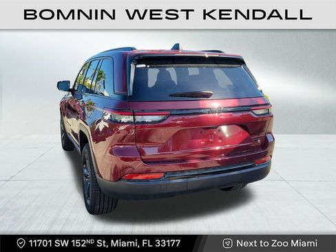 Used 2025 Jeep Grand Cherokee Limited w/ Black Appearance Package image 3