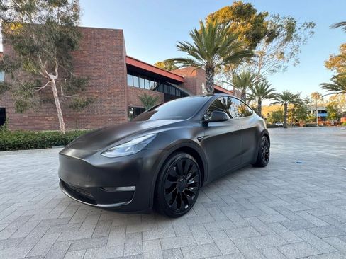 Used 2022 Tesla Model Y Performance AWD/4WD image 3