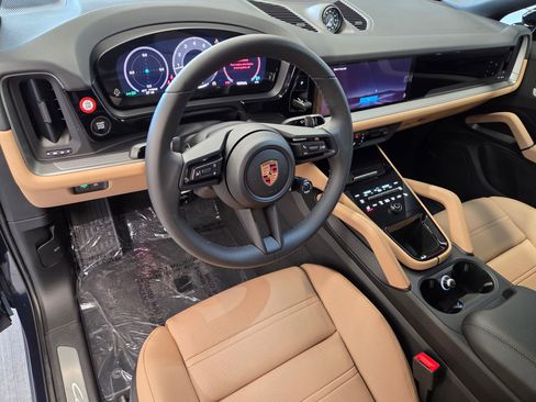 New 2026 Porsche Cayenne Coupe AWD/4WD image 4