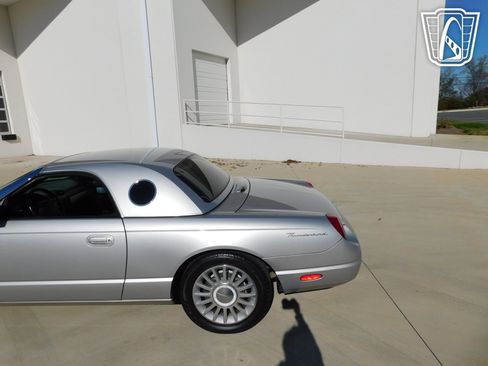 Used 2004 Ford Thunderbird image 17