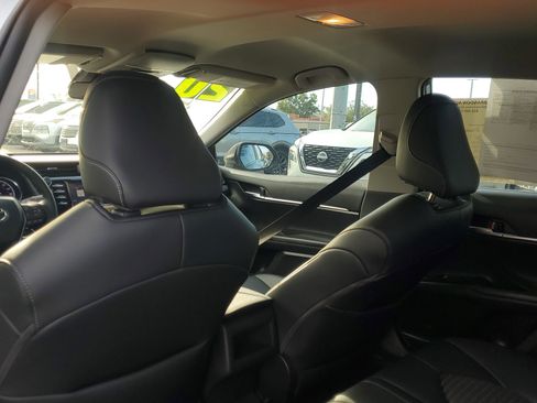 Used 2020 Toyota Camry SE image 12