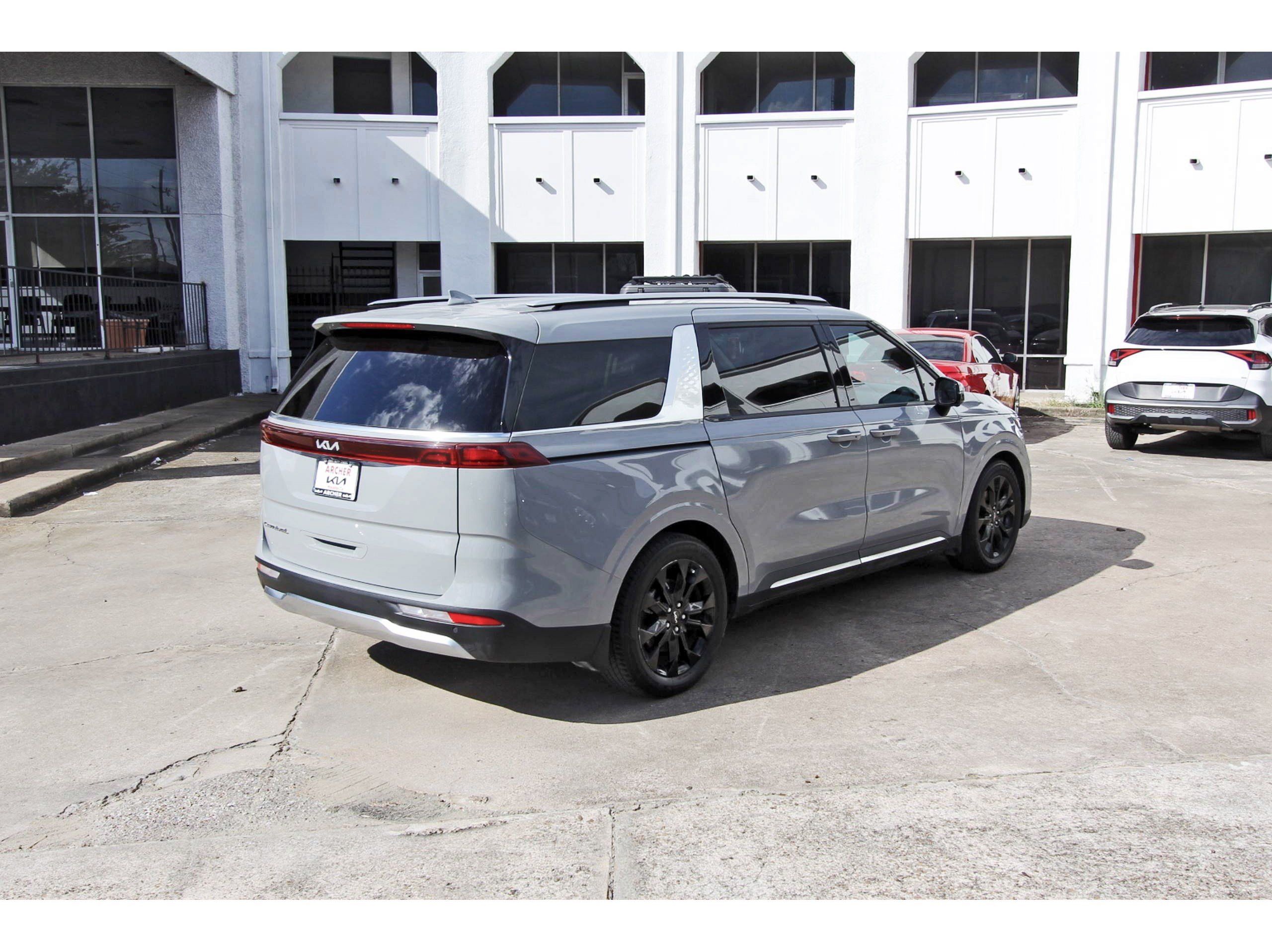 Certified 2022 Kia Carnival SX FWD image 7