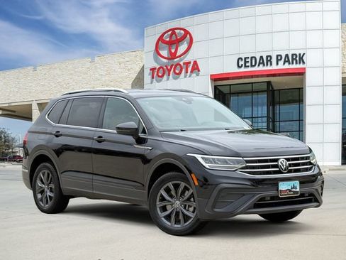 Used 2023 Volkswagen Tiguan SE FWD image 1