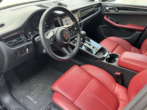 Used 2025 Porsche Macan AWD/4WD image 11