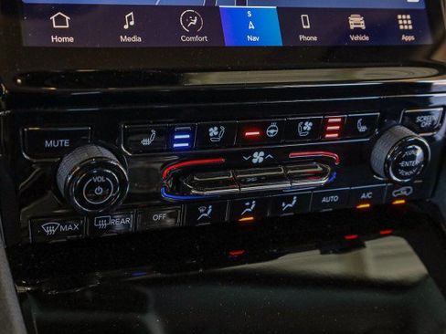 Used 2022 Jeep Grand Cherokee L Limited w/ Luxury Tech Group II image 24