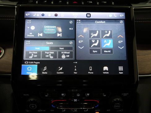 Used 2022 Jeep Grand Cherokee Summit w/ Luxury Tech Group V AWD/4WD image 23