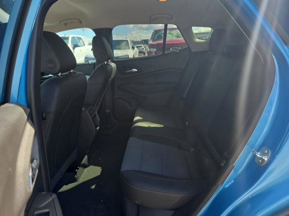 Used 2025 Chevrolet Trax LT w/ Driver Confidence Package FWD image 14