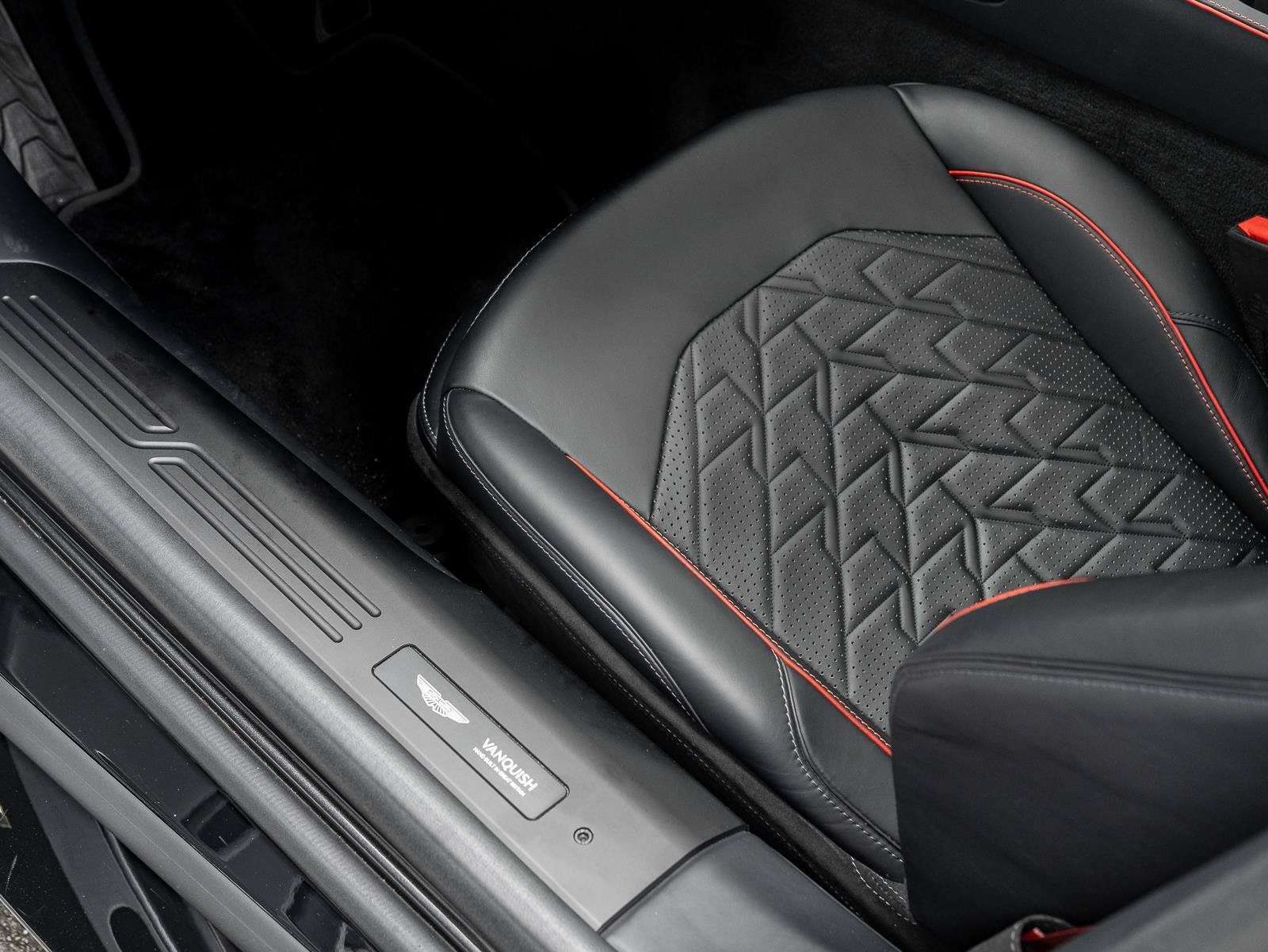 Used 2025 Aston Martin Vanquish RWD image 18