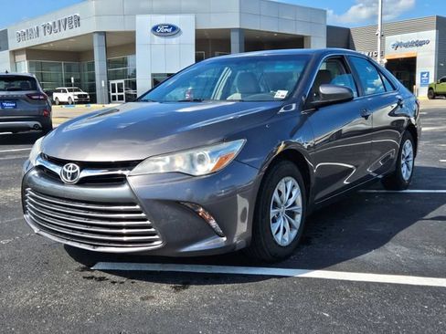 Used 2017 Toyota Camry LE FWD image 2