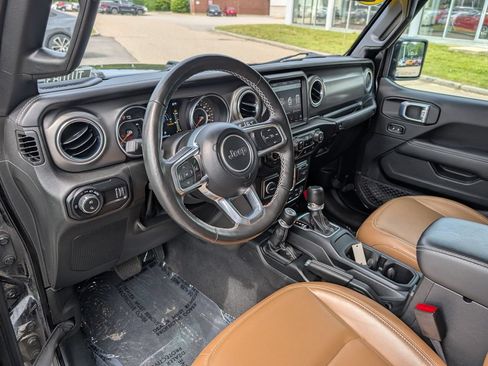 Used 2023 Jeep Gladiator Rubicon w/ LED Lighting Group AWD/4WD image 15