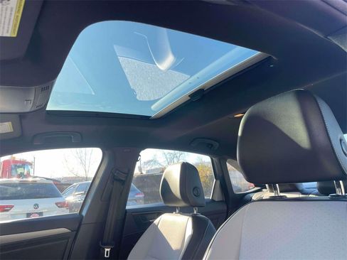 Used 2019 Volkswagen Jetta R-Line image 19