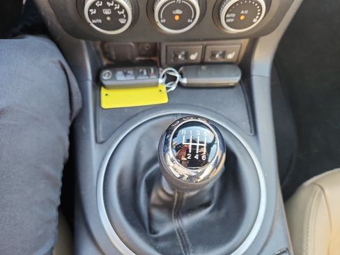 Used 2010 MAZDA MX-5 Miata Grand Touring w/ Premium Pkg RWD image 20