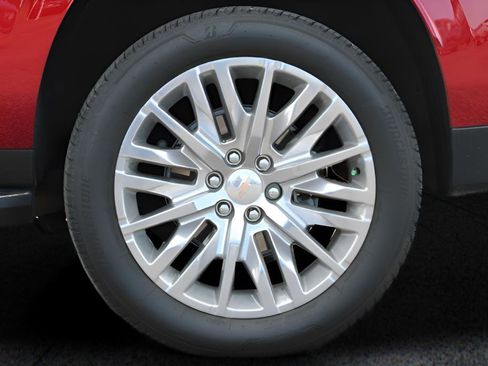 Used 2025 Chevrolet Suburban Premier image 10