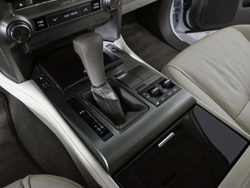 Used 2017 Lexus GX 460 image 18