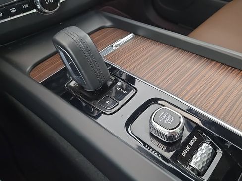 Used 2021 Volvo XC60 T8 Inscription Expression image 27