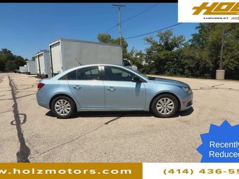 Certified 2011 Chevrolet Cruze LS FWD image 9