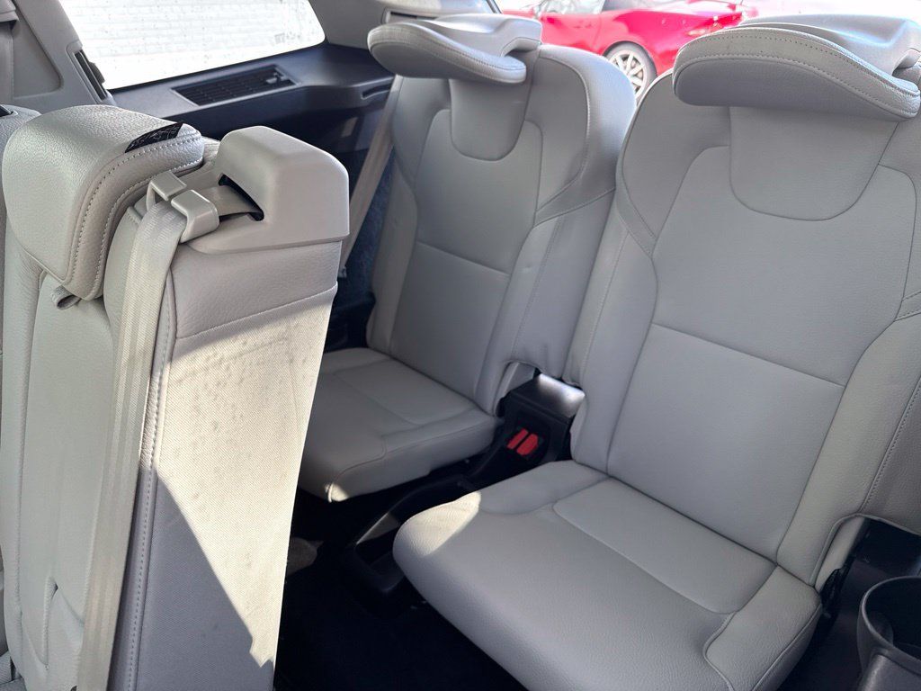 Used 2021 Volvo XC90 T6 Momentum w/ Climate Package AWD/4WD image 18