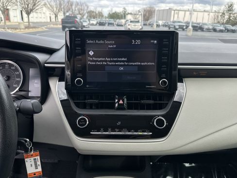 Used 2022 Toyota Corolla LE image 24