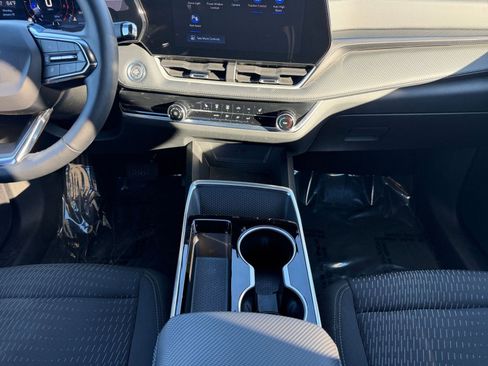 Used 2025 Chevrolet Equinox LT image 39