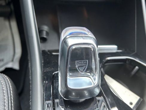 Certified 2025 Volvo XC40 B5 Plus image 32