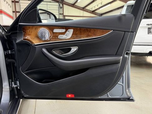 Used 2018 Mercedes-Benz E 300 4MATIC image 16