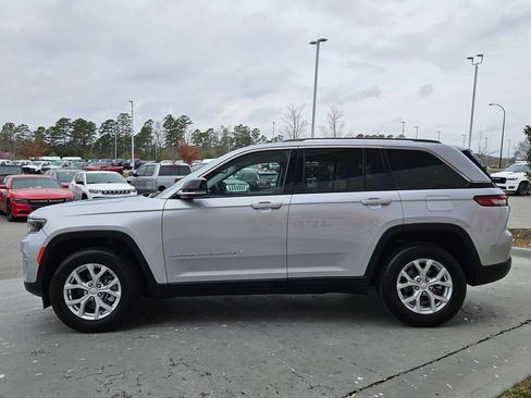 Used 2023 Jeep Grand Cherokee Limited image 4