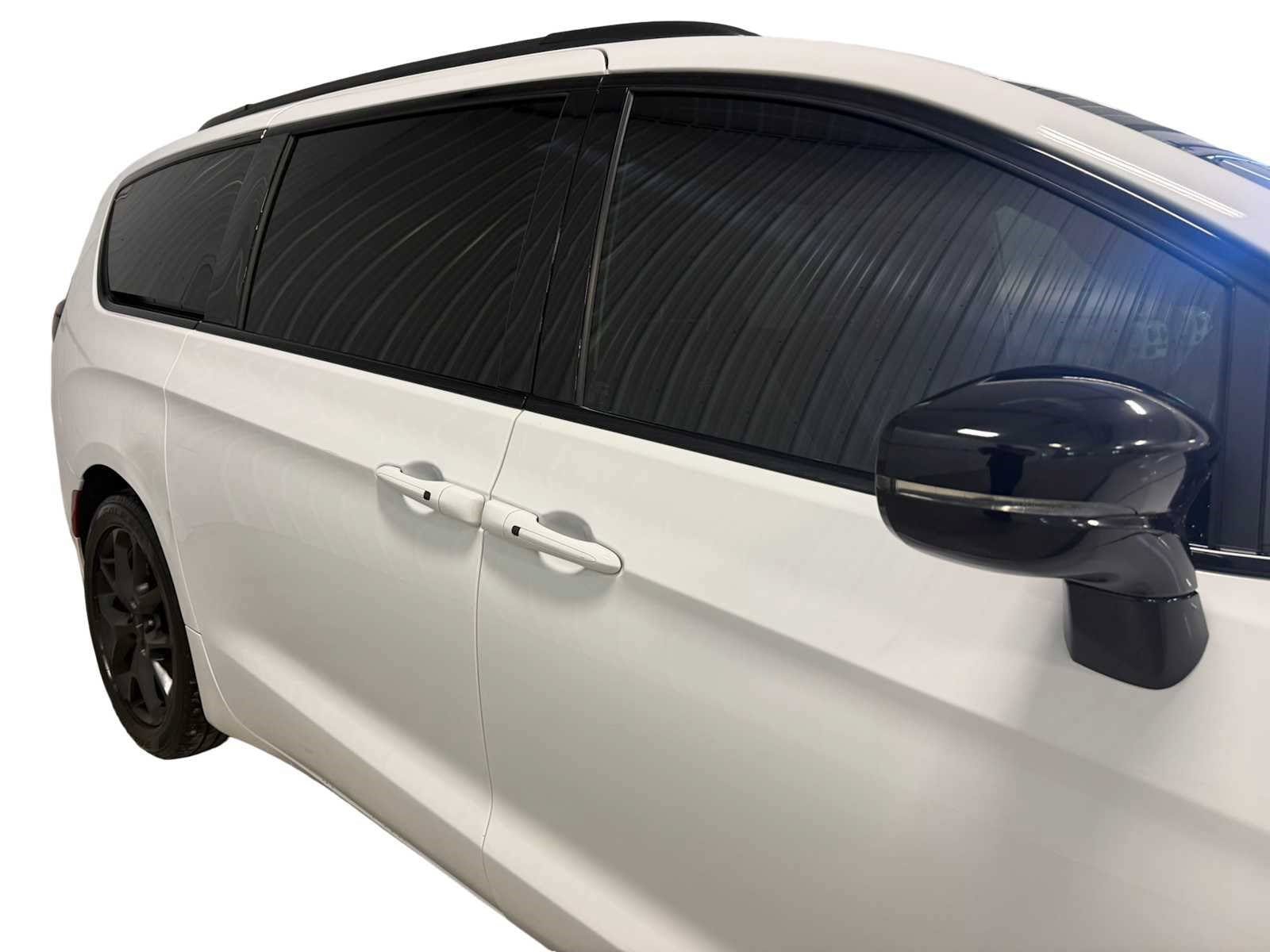 Used 2024 Chrysler Pacifica Limited w/ S Appearance Package FWD image 11
