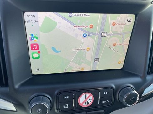 Used 2024 GMC Terrain SLT image 3