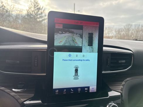 Used 2022 Ford Explorer Limited w/ Limited Technology Package image 31