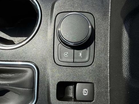 Certified 2023 Chevrolet Traverse LT FWD image 20
