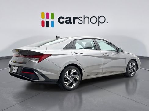 Used 2024 Hyundai Elantra Limited FWD image 5