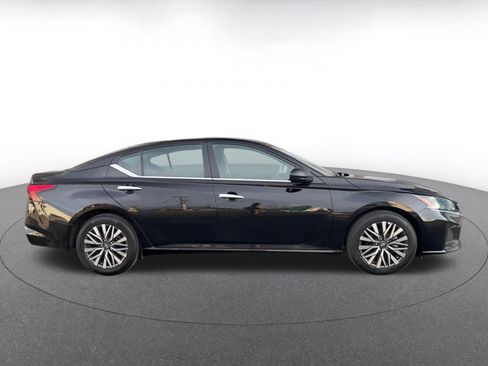 Used 2025 Nissan Altima 2.5 SV FWD image 16
