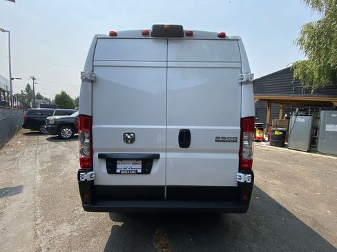 Used 2026 RAM ProMaster 2500 w/ Convenience Group FWD image 5