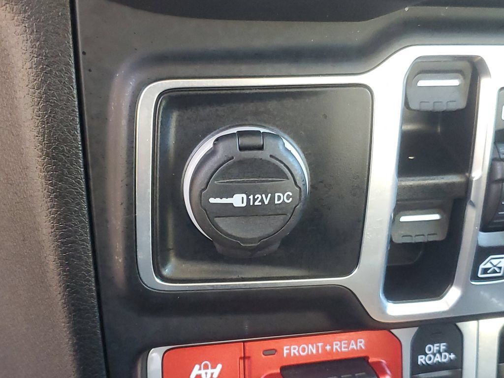 Used 2025 Jeep Wrangler Unlimited Rubicon AWD/4WD image 23