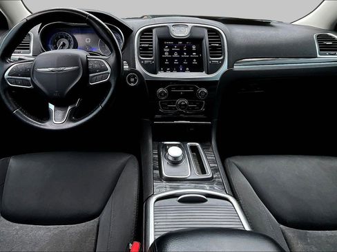 Used 2022 Chrysler 300 Touring w/ Sport Appearance Package RWD image 9