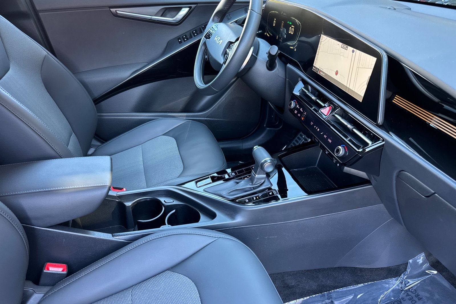 Used 2024 Kia Niro EX Touring FWD image 19