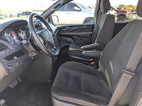 Used 2019 Dodge Grand Caravan SE image 23