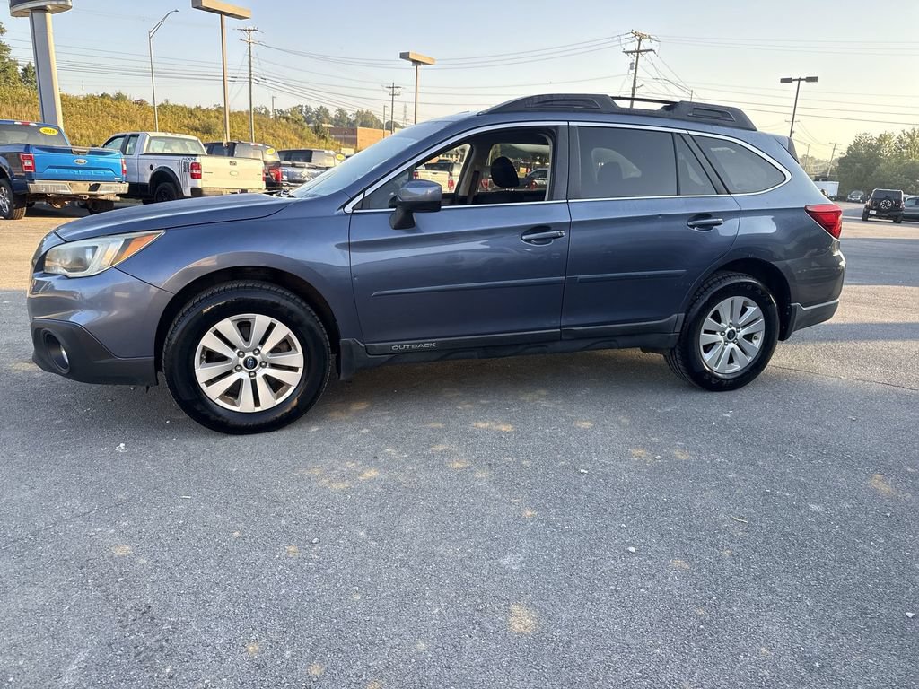 Used 2015 Subaru Outback 2.5i Premium AWD/4WD image 3