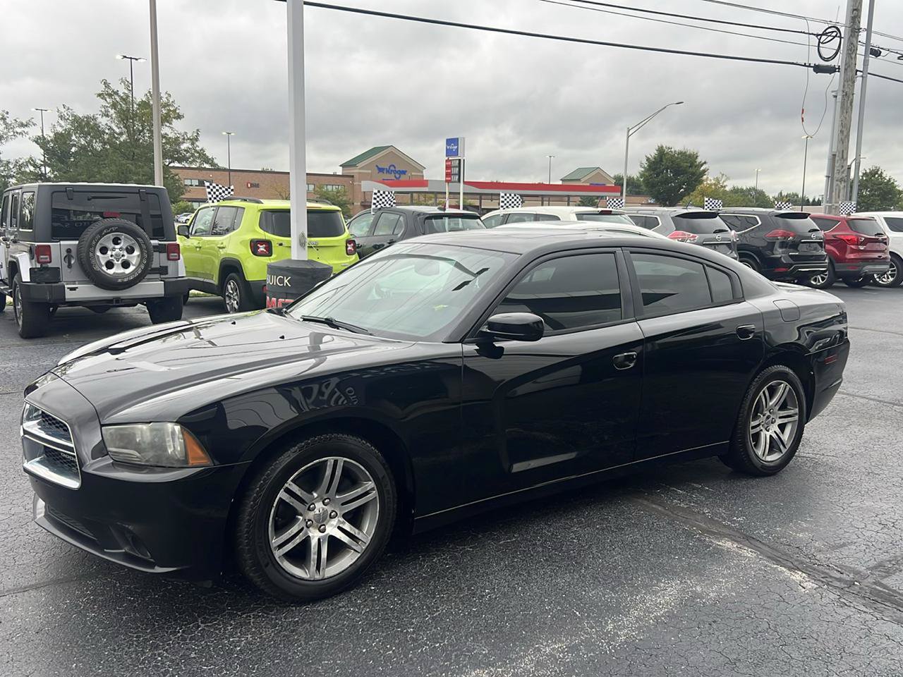 Used 2014 Dodge Charger SXT RWD image 2