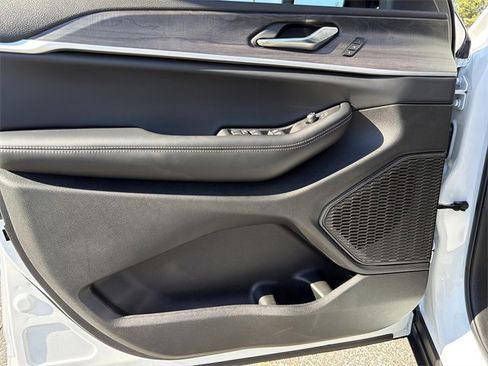 New 2025 Jeep Grand Cherokee Limited image 10