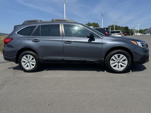 Used 2016 Subaru Outback 2.5i Premium AWD/4WD image 2
