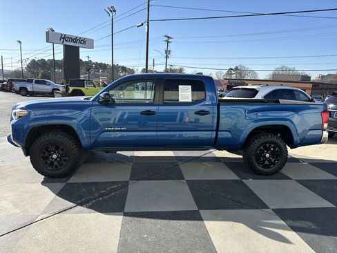 Used 2017 Toyota Tacoma SR5 w/ Tow Package image 7