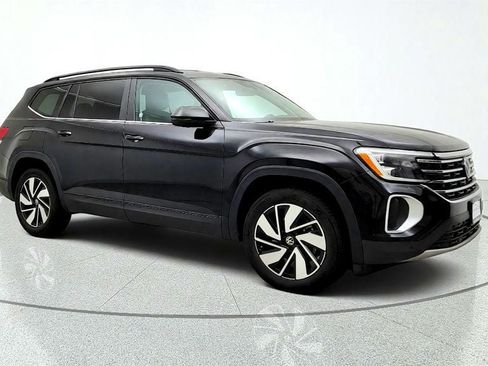 Used 2025 Volkswagen Atlas SE AWD/4WD image 3