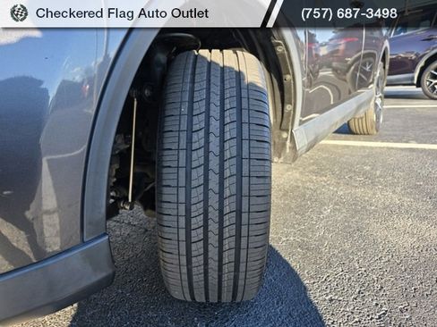 Used 2018 Toyota RAV4 SE image 14