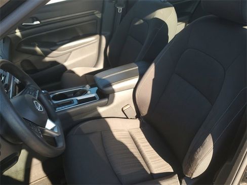 Used 2024 Nissan Altima 2.5 SV image 25